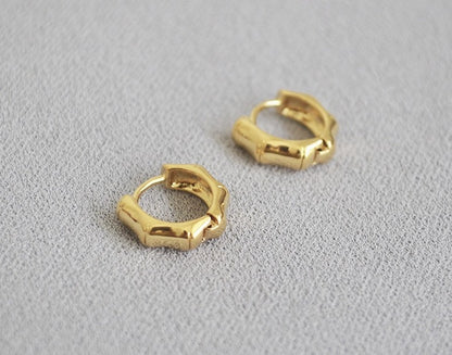 E119 hexagon geometrical huggie hoop earrings