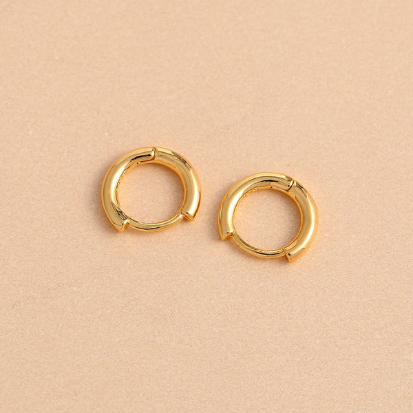 E163 gold huggie hoop earrings for everyday