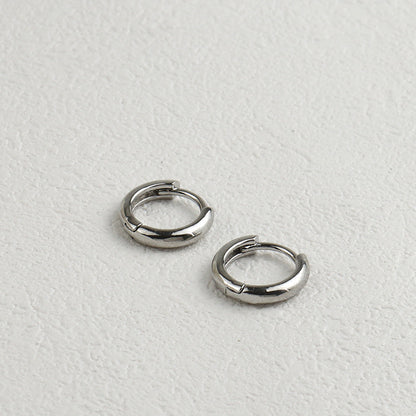 E167 dainty plain huggie hoop earrings