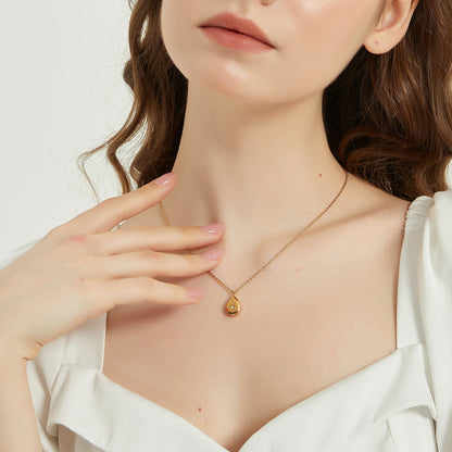 Ceilia gold tear drop pendant necklace
