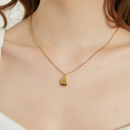 Ceilia gold tear drop pendant necklace