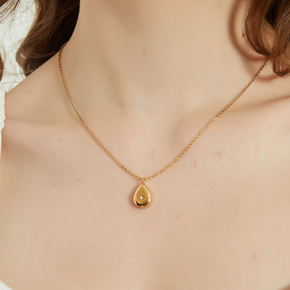 Ceilia gold tear drop pendant necklace