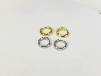 E167 dainty plain huggie hoop earrings