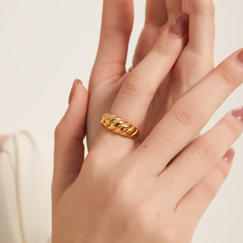 R008 gold croissant round Dome Ring